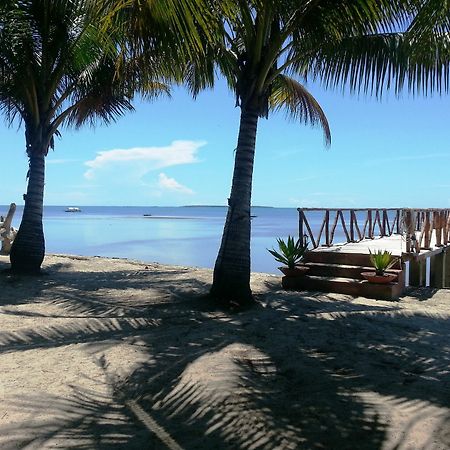 Cooper'S Beach Resort Lucbuan Eksteriør bilde