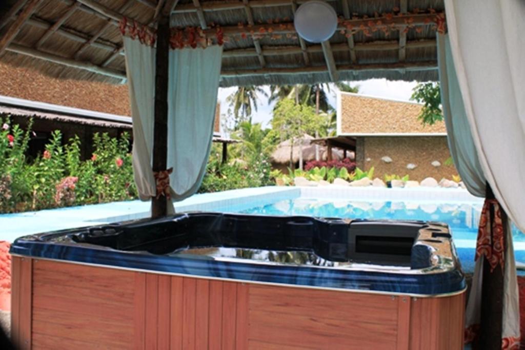 Cooper'S Beach Resort Lucbuan Eksteriør bilde