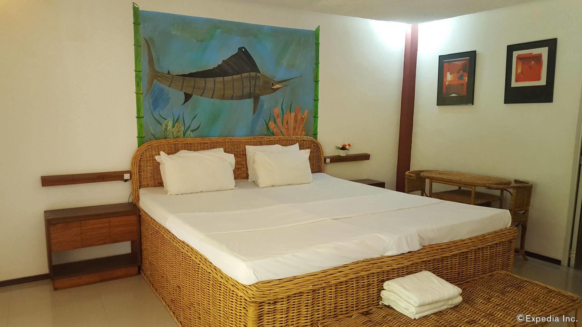 Cooper'S Beach Resort Lucbuan Eksteriør bilde
